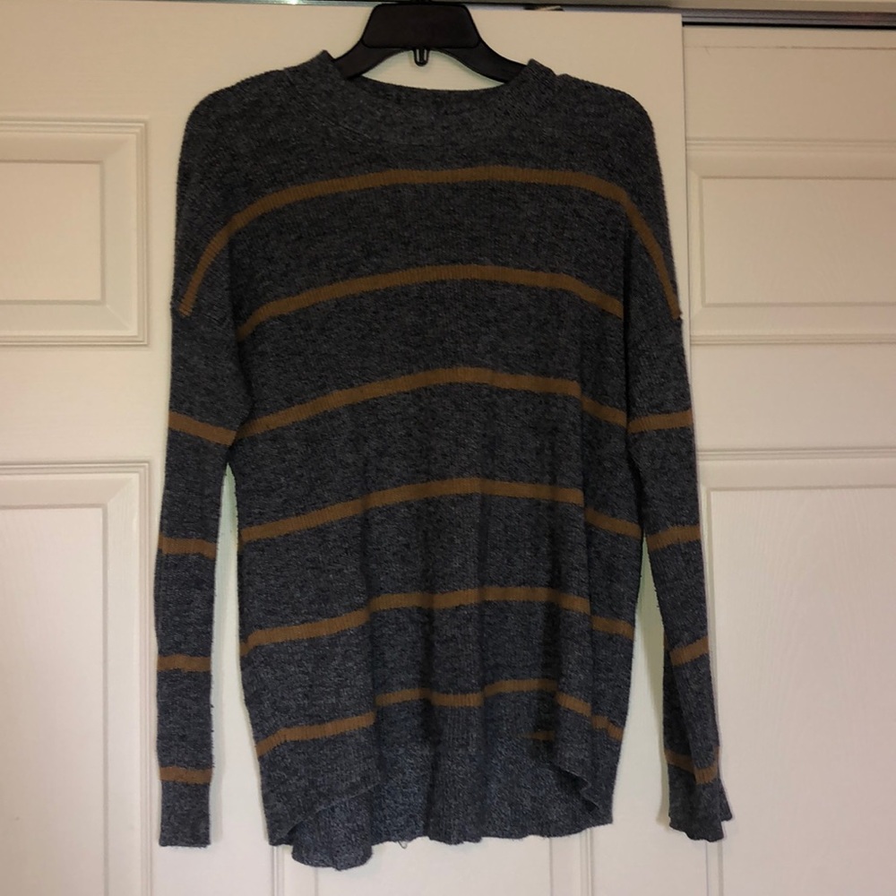 AMERICAN EAGLE SWEATER